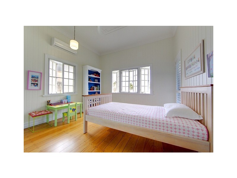 11 WHYTE STREET, Hermit Park QLD 4812