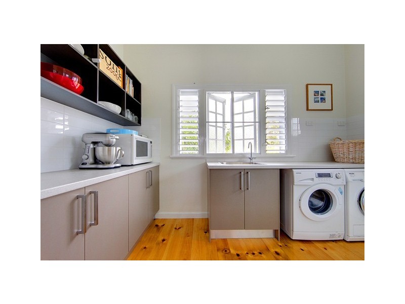 11 WHYTE STREET, Hermit Park QLD 4812