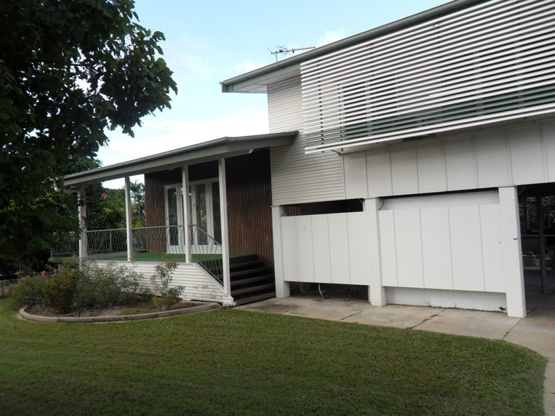 17 CORDELIA AVENUE, Cranbrook QLD 4814