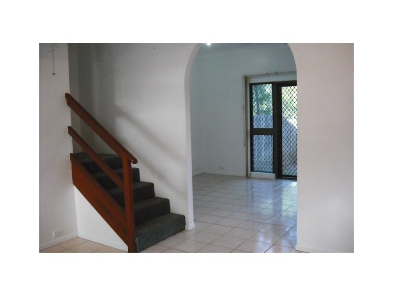 2/22 Halloran Street, Rosslea QLD 4812