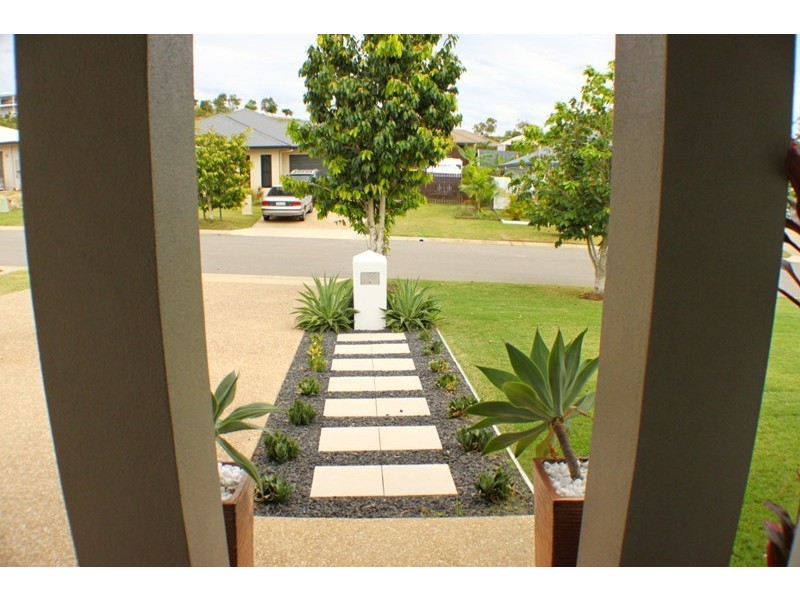 54 RATTRAY STREET, Bushland Beach QLD 4818