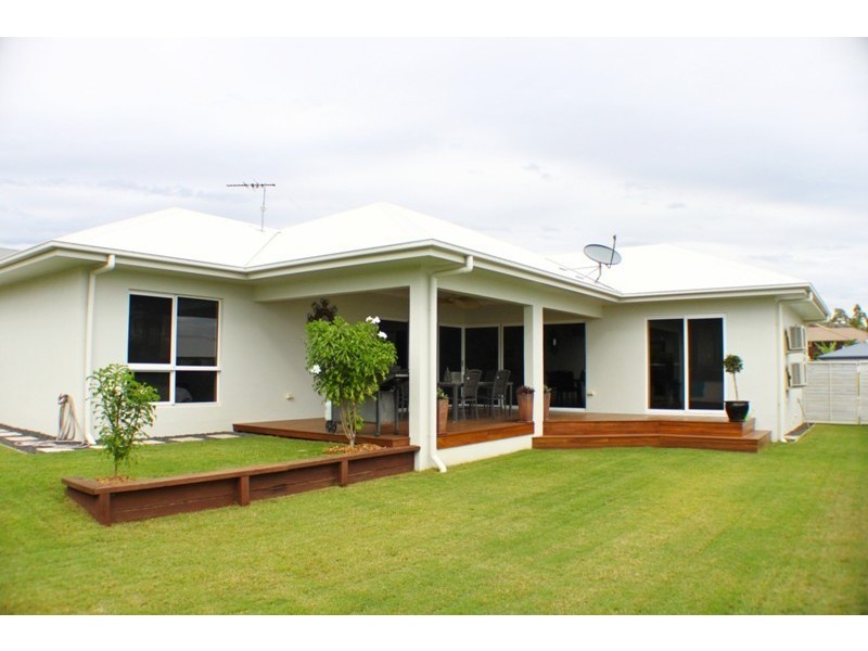 54 RATTRAY STREET, Bushland Beach QLD 4818