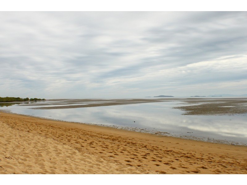 54 RATTRAY STREET, Bushland Beach QLD 4818