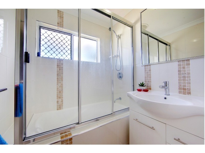 8 Ash Street, Kirwan QLD 4817