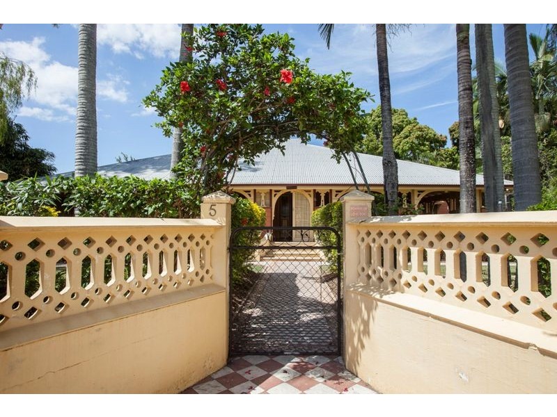 5 THE AVENUE, Hermit Park QLD 4812