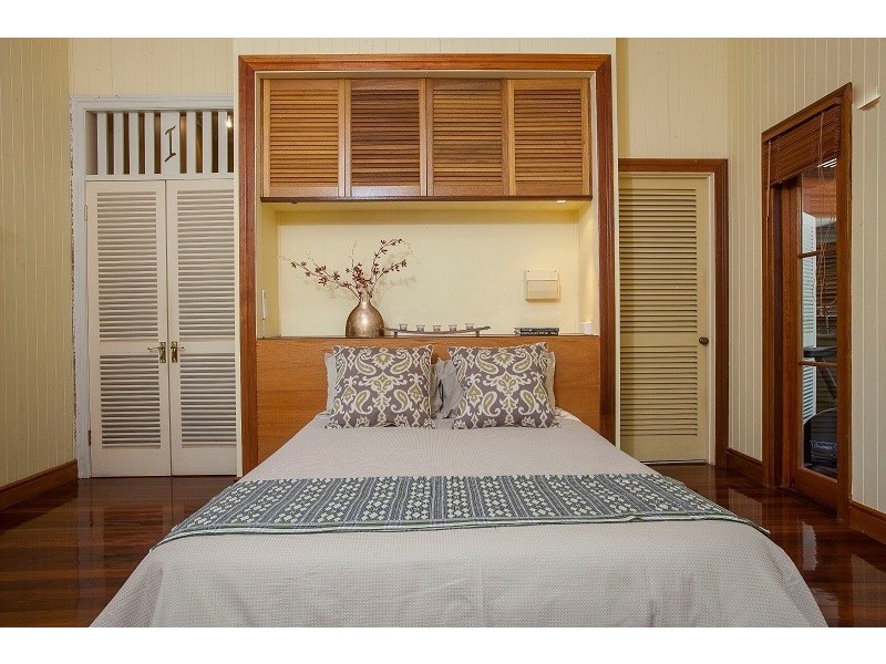 5 THE AVENUE, Hermit Park QLD 4812