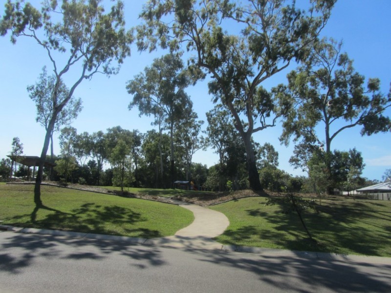 2/26 LOCHERN WAY, Bushland Beach QLD 4818