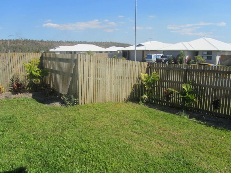 2/26 LOCHERN WAY, Bushland Beach QLD 4818