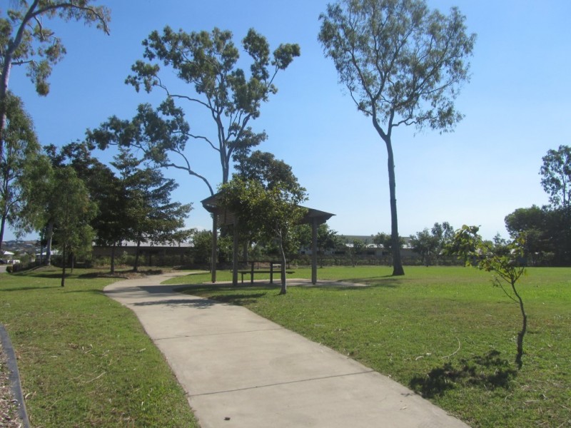 2/26 LOCHERN WAY, Bushland Beach QLD 4818