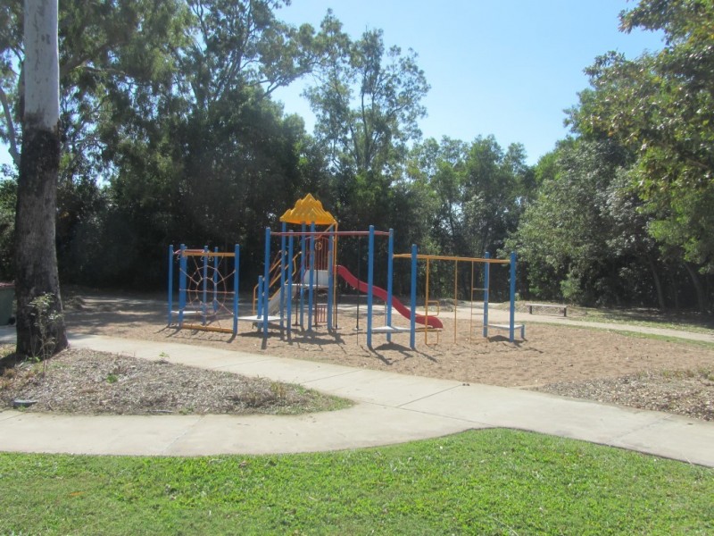 2/26 LOCHERN WAY, Bushland Beach QLD 4818