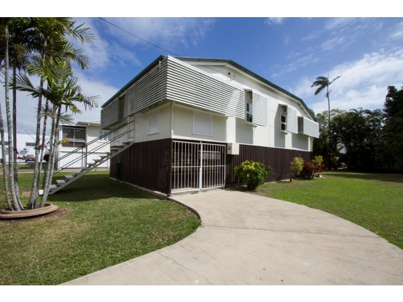 6 Hirst Street, Hermit Park QLD 4812