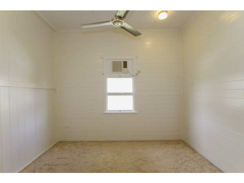 6 Hirst Street, Hermit Park QLD 4812