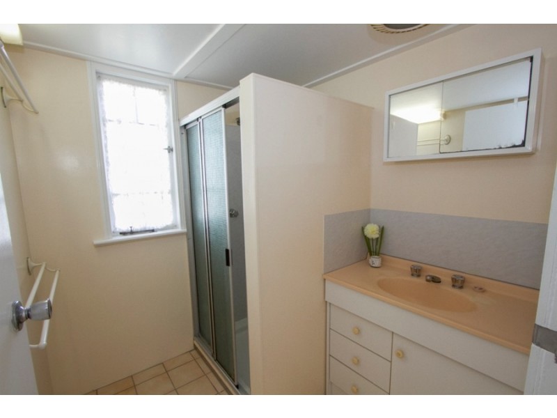 6 Hirst Street, Hermit Park QLD 4812