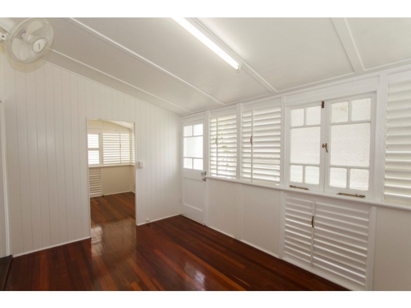 6 Hirst Street, Hermit Park QLD 4812