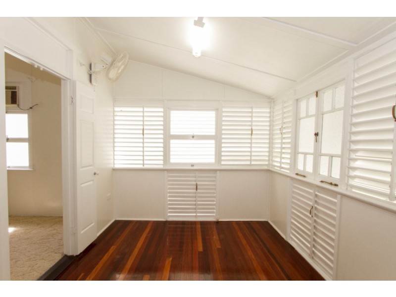 6 Hirst Street, Hermit Park QLD 4812