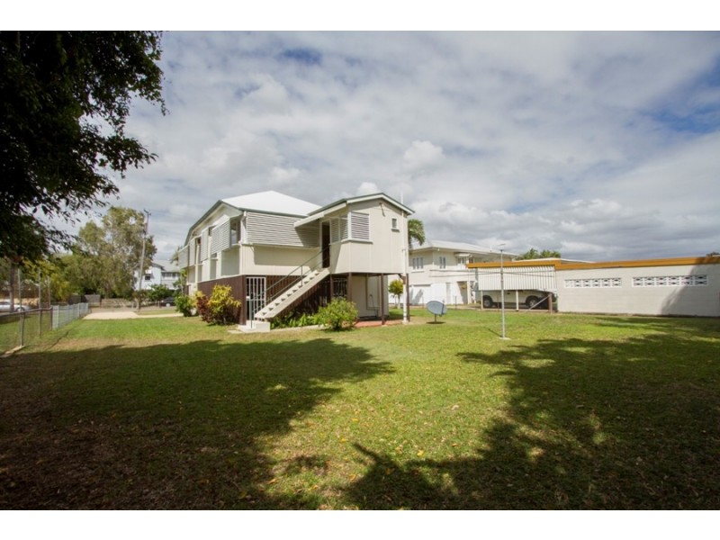 6 Hirst Street, Hermit Park QLD 4812
