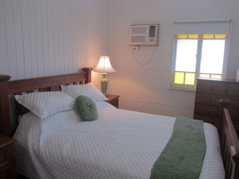 104 TENTH AVENUE, Railway Estate QLD 4810