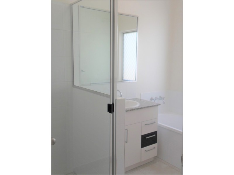 19 Ellenor Street, Mount Low QLD 4818