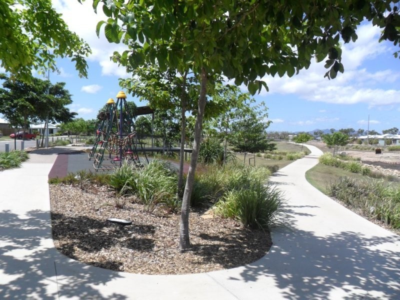 19 Ellenor Street, Mount Low QLD 4818