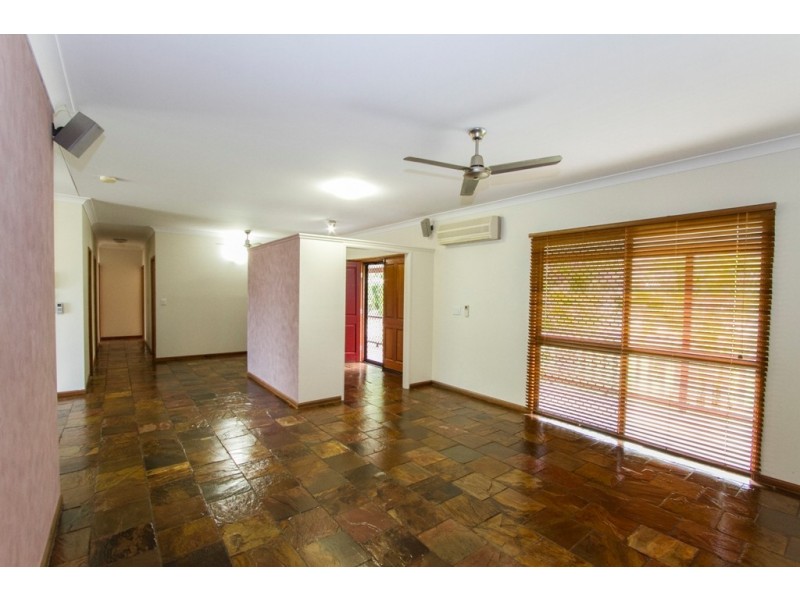 32 Scenic Drive, Mount Louisa QLD 4814