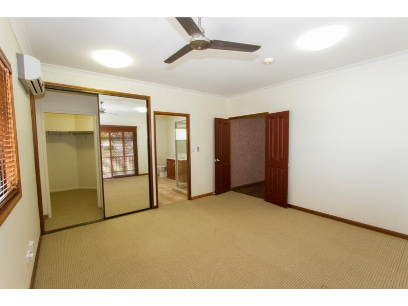 32 Scenic Drive, Mount Louisa QLD 4814