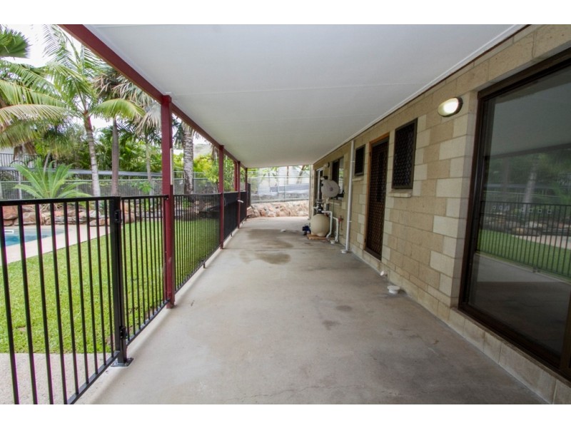 32 Scenic Drive, Mount Louisa QLD 4814