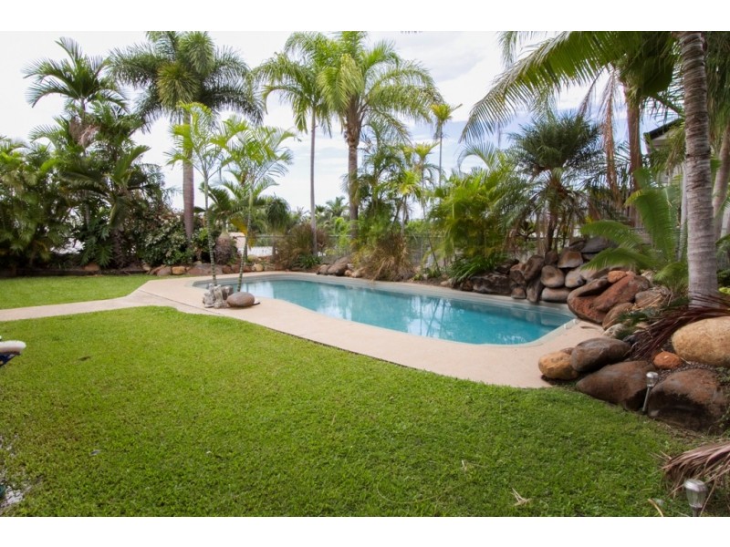 32 Scenic Drive, Mount Louisa QLD 4814