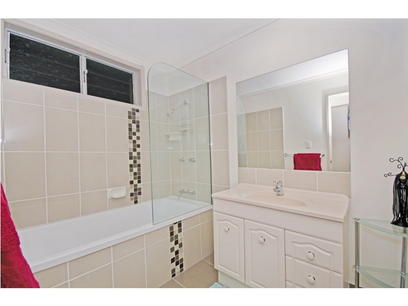 16 Carbine Court, Kelso QLD 4815