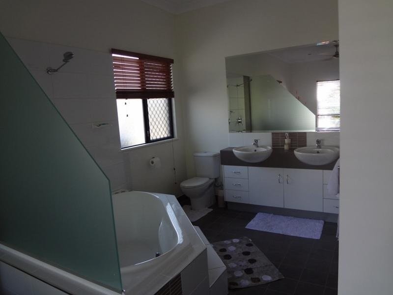66 Shutehaven Circuit, Bushland Beach QLD 4818