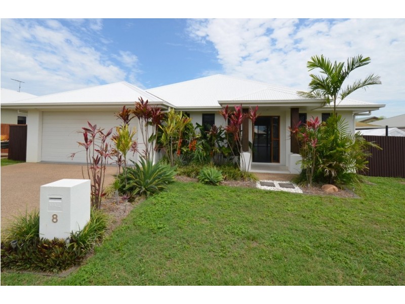 8 Hempel Street, Bushland Beach QLD 4818