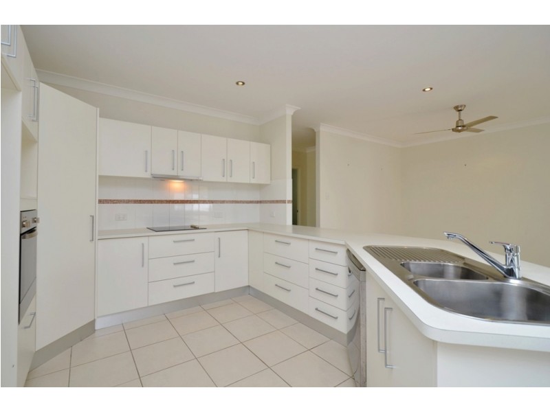 8 Hempel Street, Bushland Beach QLD 4818