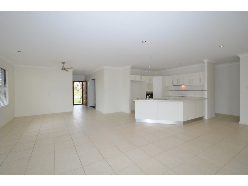 8 Hempel Street, Bushland Beach QLD 4818