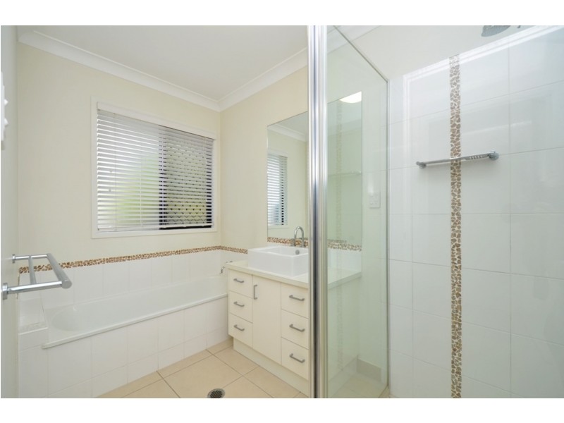 8 Hempel Street, Bushland Beach QLD 4818