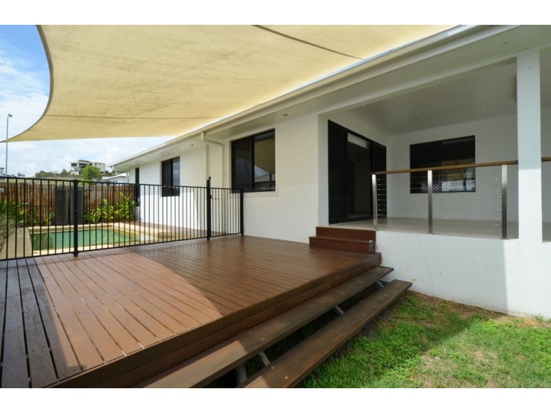 8 Hempel Street, Bushland Beach QLD 4818