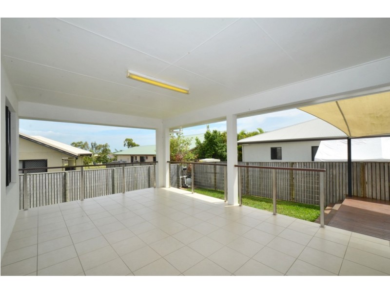 8 Hempel Street, Bushland Beach QLD 4818