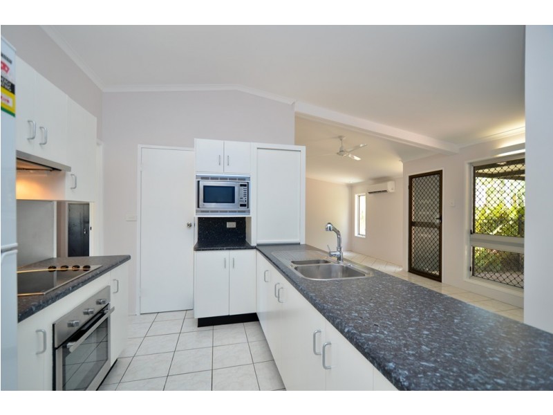 136 Albert Street, Cranbrook QLD 4814