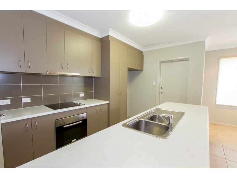 28 Blue Wren Drive, Kelso QLD 4815