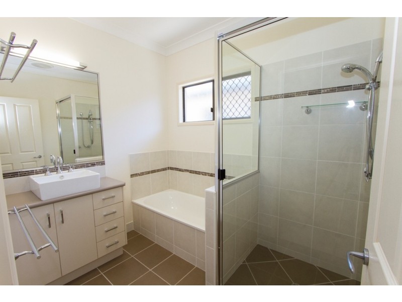 37 Thorn Street, Mount Louisa QLD 4814