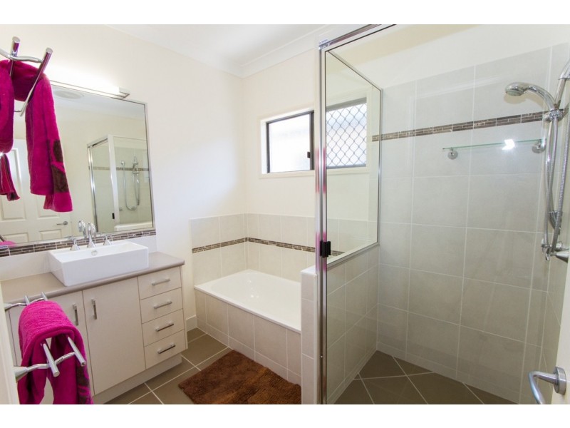 37 Thorn Street, Mount Louisa QLD 4814