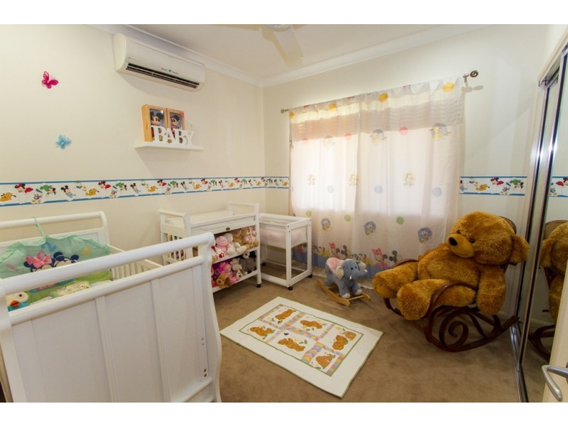 37 Thorn Street, Mount Louisa QLD 4814