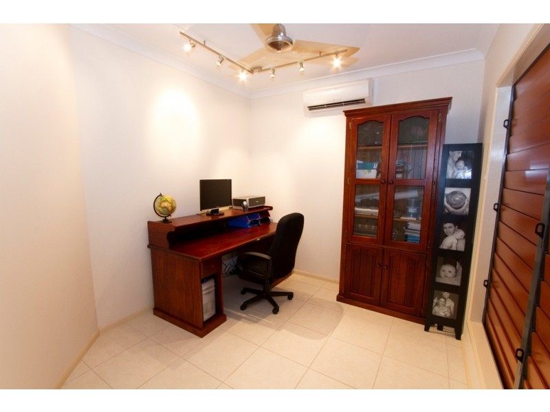 37 Thorn Street, Mount Louisa QLD 4814