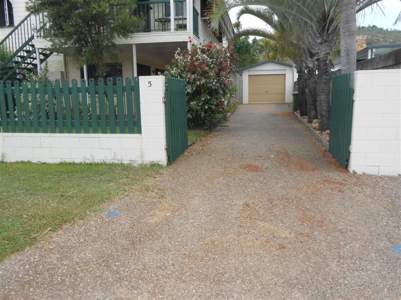 1/5 Shaw Street, West End QLD 4810