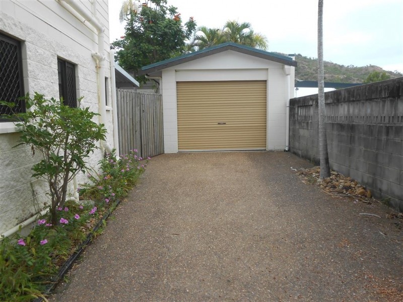 1/5 Shaw Street, West End QLD 4810