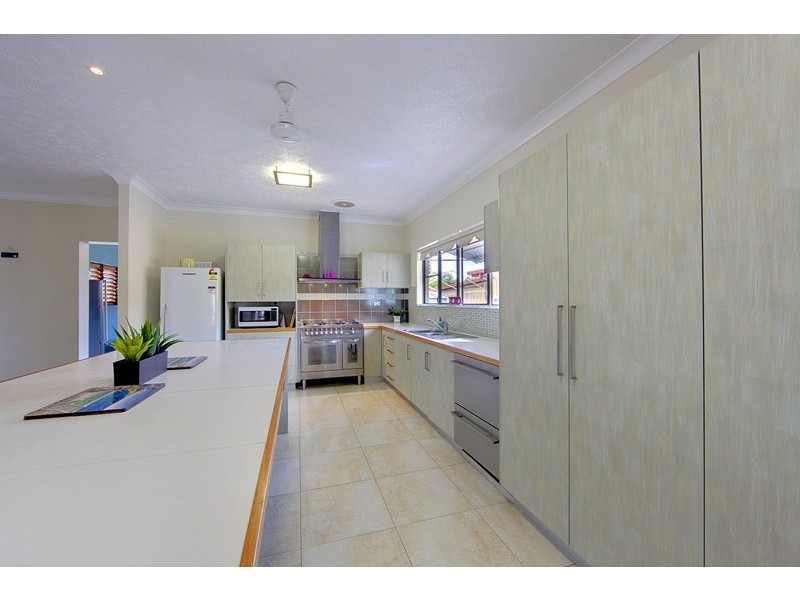 17 Winston Crescent, Kirwan QLD 4817
