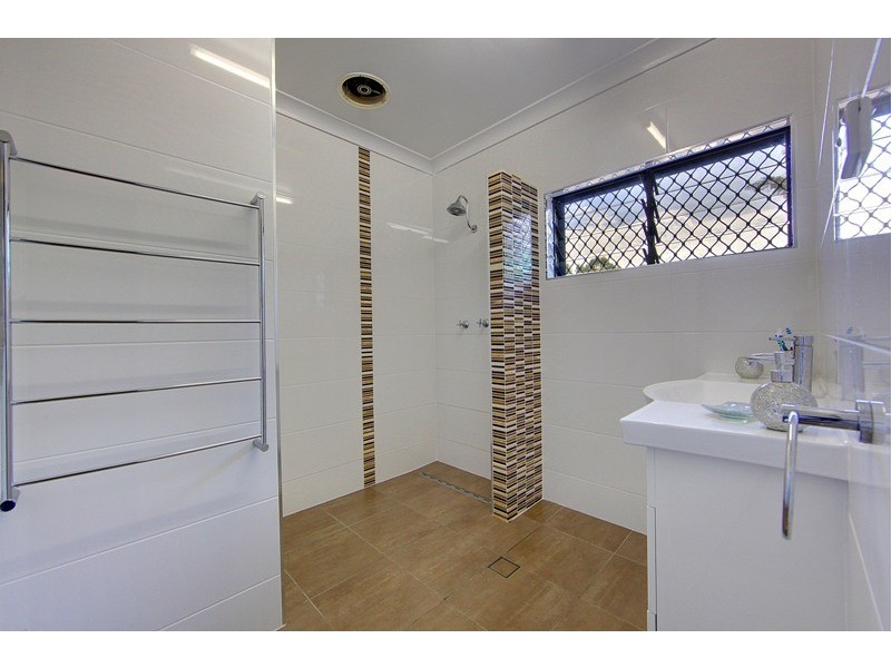 17 Winston Crescent, Kirwan QLD 4817