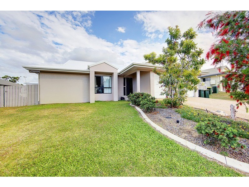 8 Dungurra Place, Bushland Beach QLD 4818