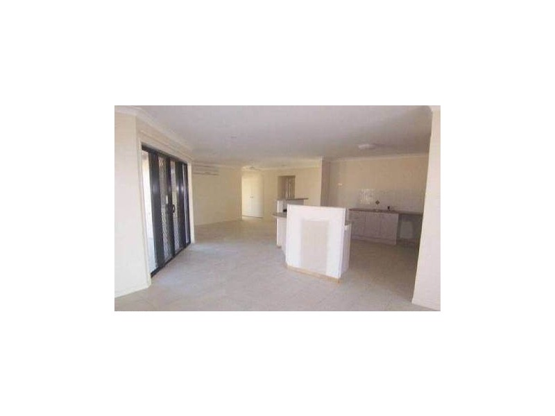 8 Dungurra Place, Bushland Beach QLD 4818