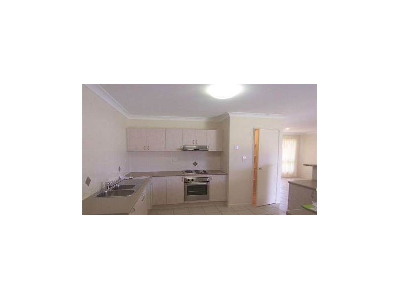 8 Dungurra Place, Bushland Beach QLD 4818