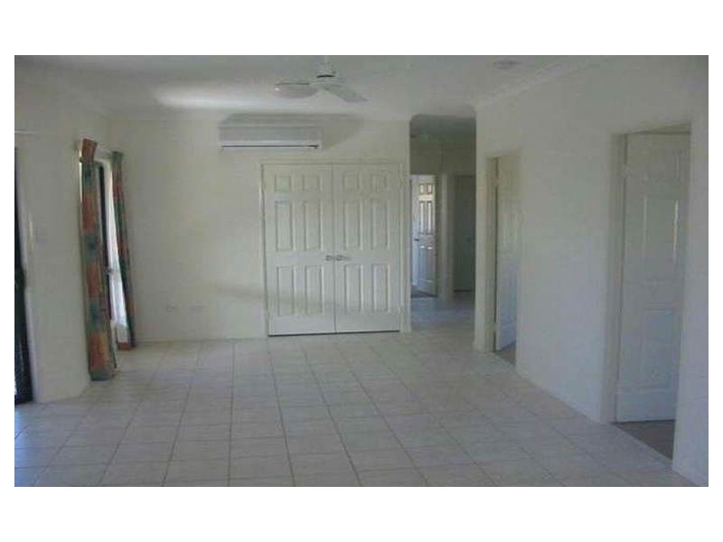 8 Dungurra Place, Bushland Beach QLD 4818