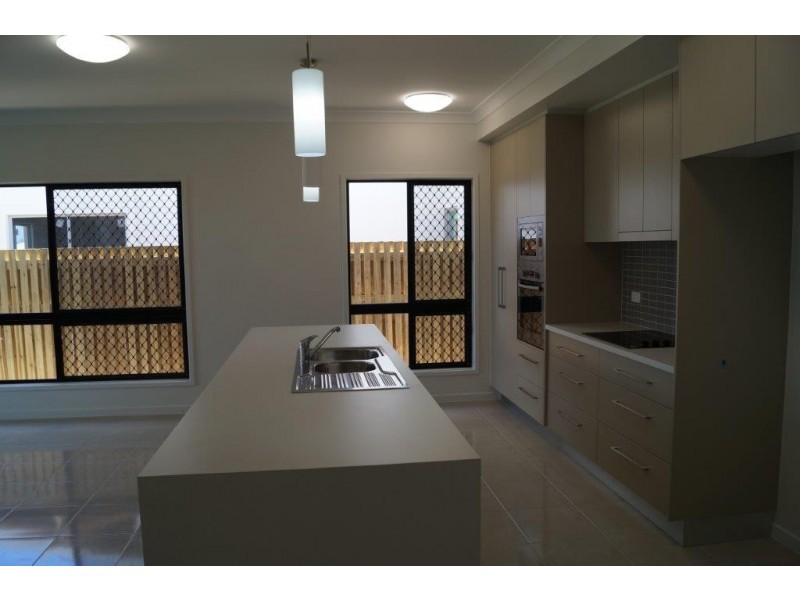 73 Sunhaven Boulevard, Burdell QLD 4818